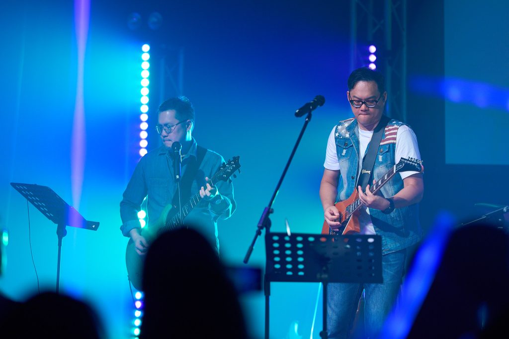 | 135mm | ISO-400 | 1/250sec | f/1.8 |