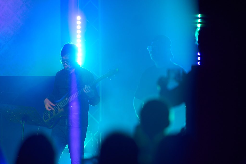 | 135mm | ISO-400 | 1/250sec | f/2 |