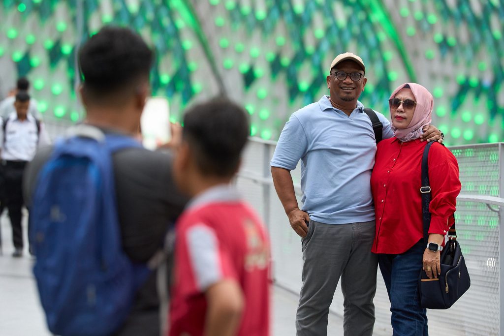 | 135mm | ISO-1600 | 1/250sec | f/2.8 |